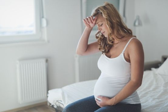 Bolesti v podbřišku v těhotenství potkají až polovinu těhotných
